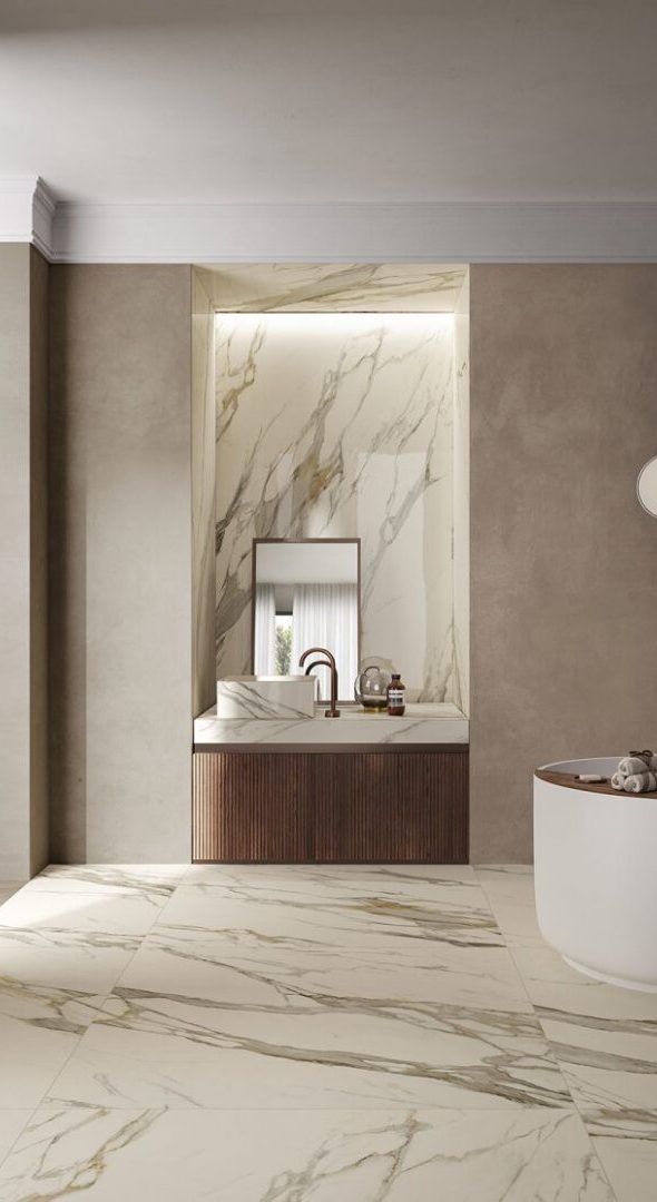 Elegancja i ponadczasowy urok. Modna łazienka w płytkach imitujących marmur